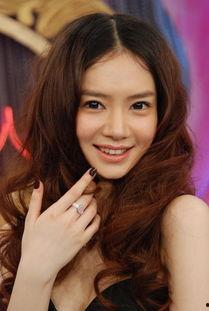 明星网红路人图图片女生,捕捉时尚女生的瞬间魅力
