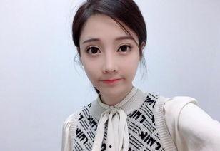 明星网红小选手是谁呀,明星网红小选手，是谁在舞台上闪耀光芒？