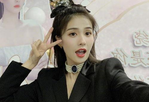 格子本画明星网红的名字,网红明星名字背后的格子本故事