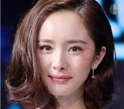 明星网红弄头发视频素材,跟随明星潮流,轻松打造时尚发型教程