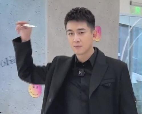 明星网红和她的路人男友,一段意外的爱情故事