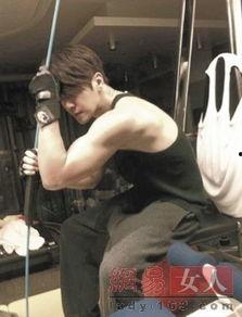 明星网红腹肌男图片高清